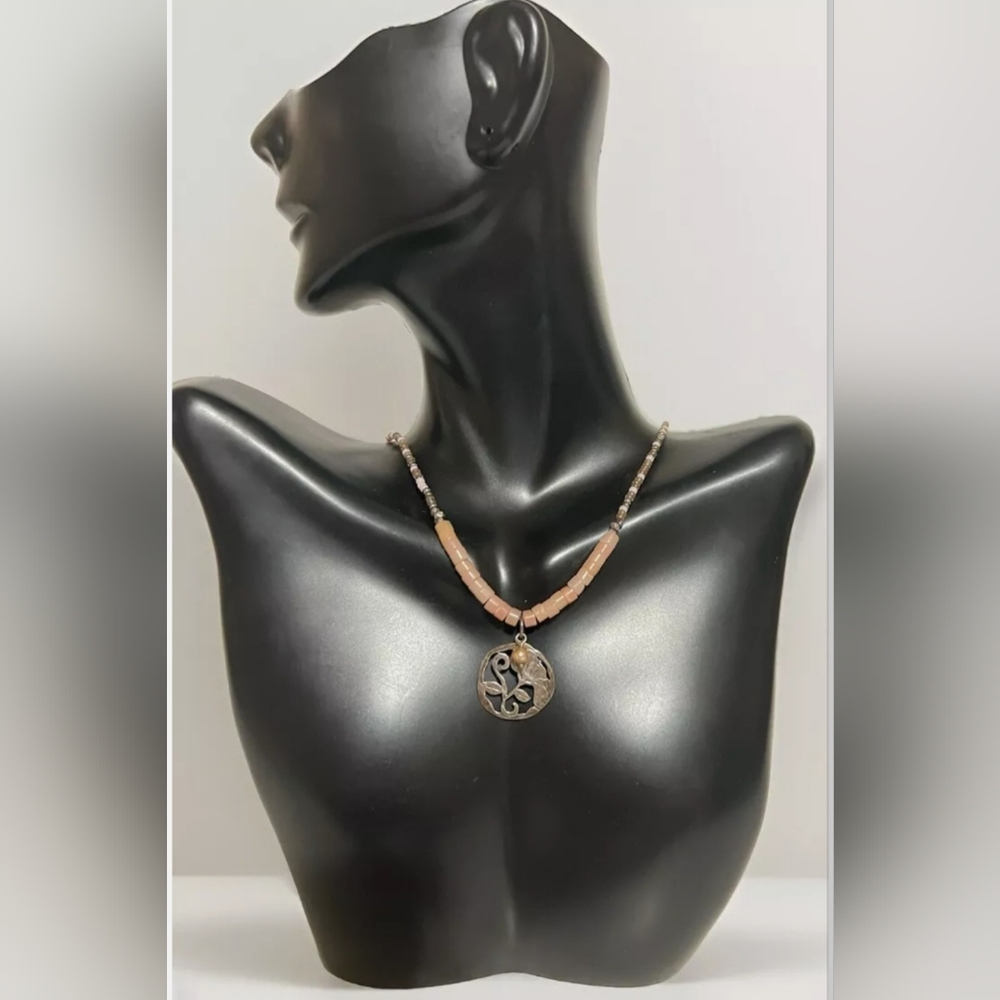 Silpada necklace consists of pink soapstone and seedbeads. It is 16" long - Picture 2 of 8